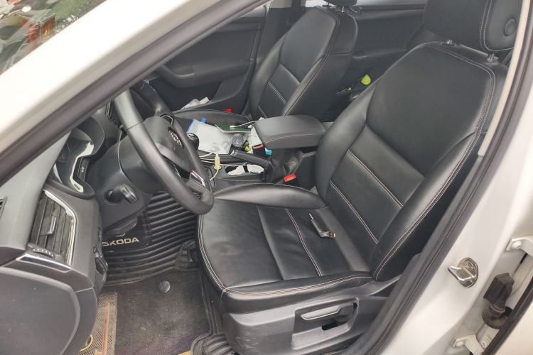 Used Skoda Octavia 2017 Classic Model 1.6L Manual Comfort Edition
