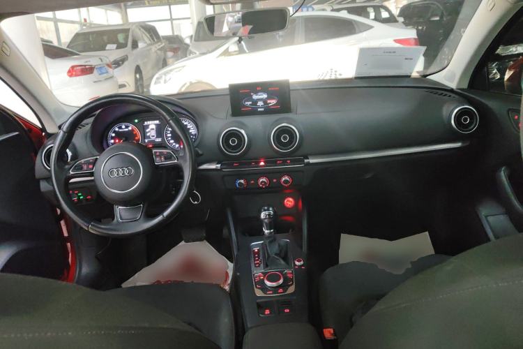 Used Audi A3 2016 Limousine 35 TFSI Prestige Edition Center Console