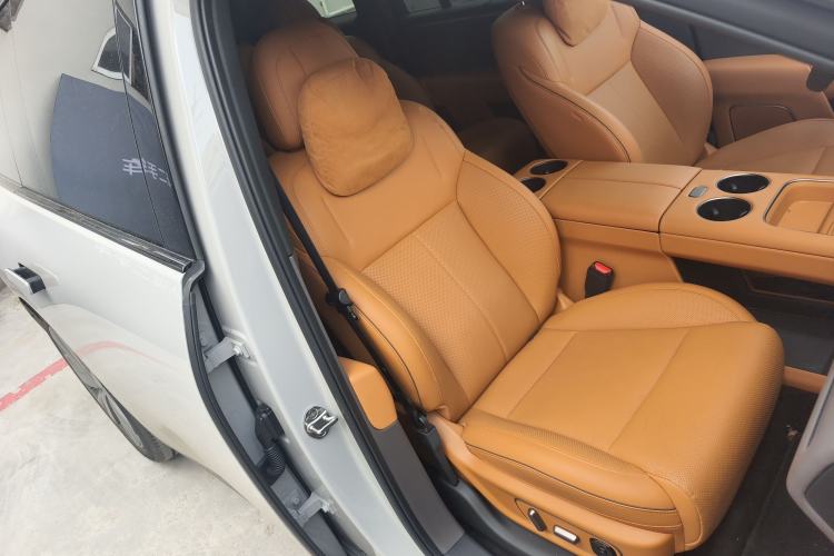 Used Li Auto i8 2025 Model Standard Version Right Front Seat