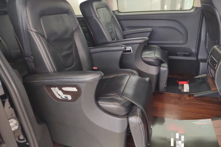 Used Mercedes-Benz Vito 2018 2.0T Elite Version 7 Seats China VI Emission Standard
