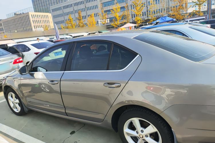 Used Skoda Octavia 2015 1.6L Manual Yijie Edition
