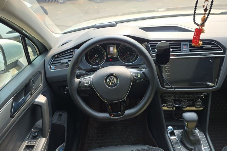 Used Volkswagen Tiguan L 2019 Revised 330TSI Automatic Two-Wheel Drive Smart & Luxury Edition China VI Standard
