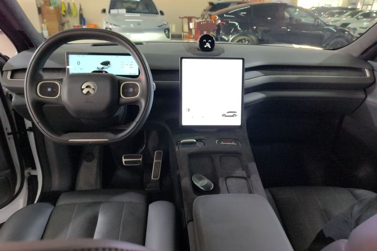 Used Nio ES8 2023 75 kWh Executive Edition Center Console