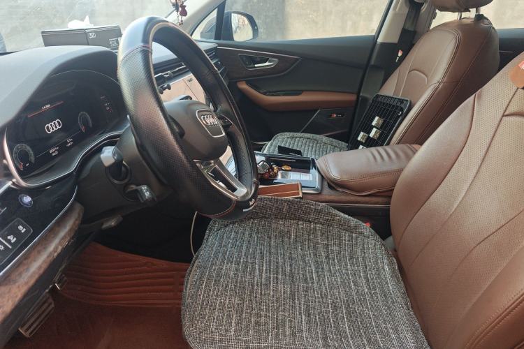 Used Audi Q7 2022 55 TFSI quattro S line Sport model
