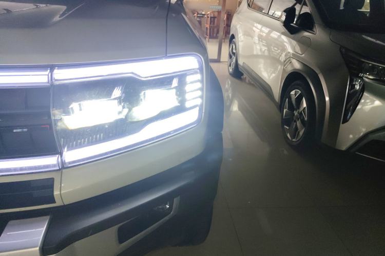 Used Formula Leopard 5 2023 Navigator Edition
