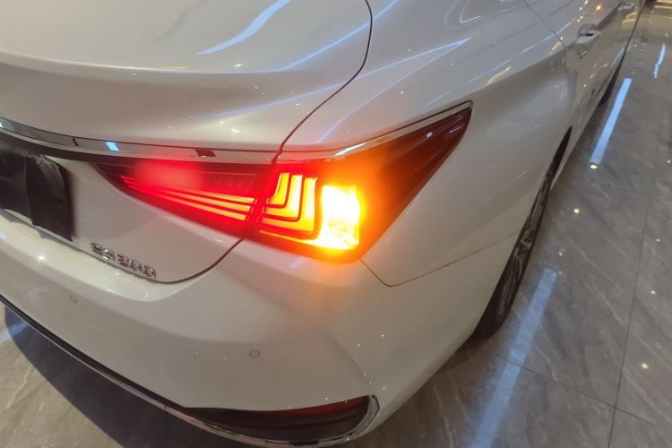 Used Lexus ES 2023 200 Excellence Edition