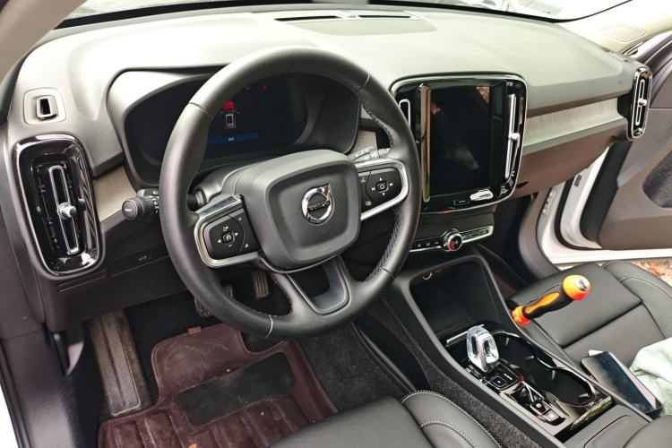 Used Volvo XC40 2024 B4 4x4 Smart Luxury Edition Center Console