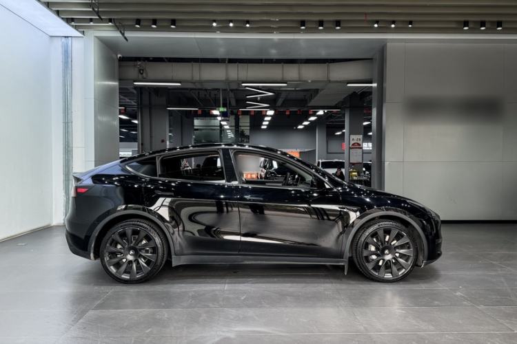 Used Tesla Model Y 2022 Long-Range All-Wheel-Drive Version
