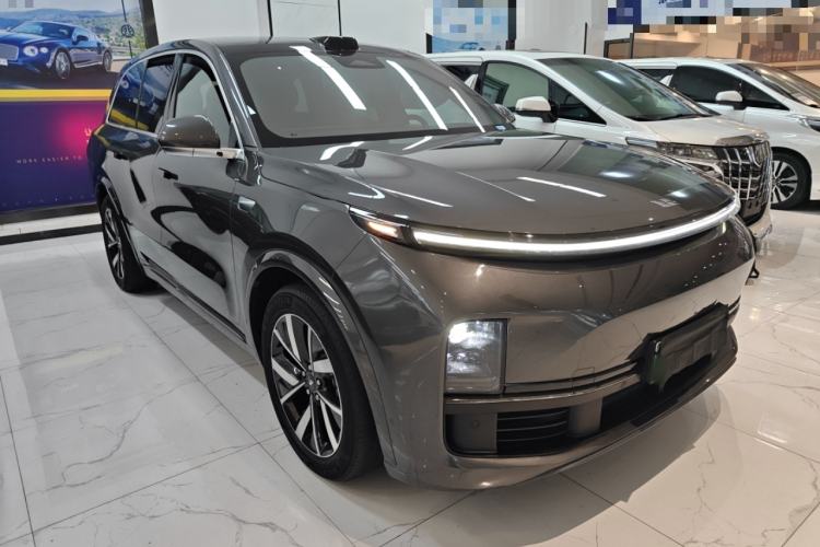 Used Li Auto L8 2023 Max model Front Right 45 Deg