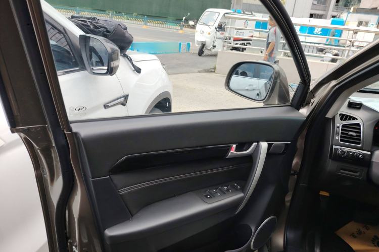 Used Chevrolet Captiva 2015 2.4L 4x4 Flagship Edition 7-Seater