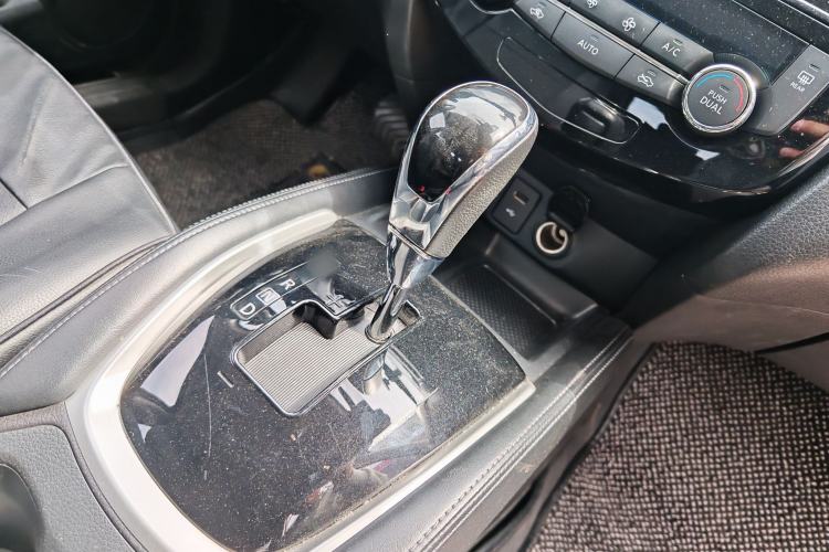 Used Nissan X-Trail 2019 2.0L CVT Smart Connect Comfort Edition 2WD Gear Lever