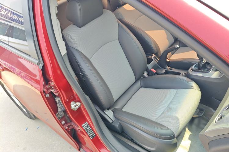 Used Chevrolet Cruze 2012 1.6L SL MT Right Front Seat