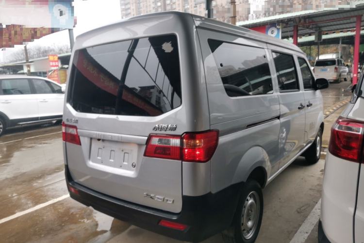 Used Jinbei Hiace X30 2023 1.5L Super-Comfortable Passenger Van 5/6/7-Seater Non-Air-Conditioned Version Model SWC15M