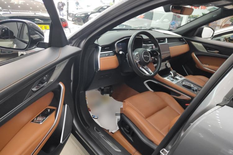 Used Jaguar F-PACE 2023 P250 R-Dynamic BLACK
