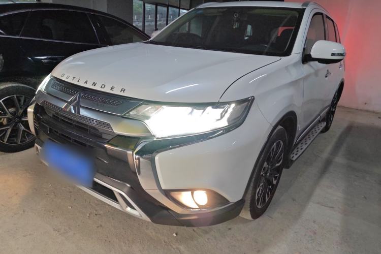 Used Mitsubishi Outlander 2019 2.4L 4x4 Zhi Xiang Edition 7 Seats China V Emission Standard