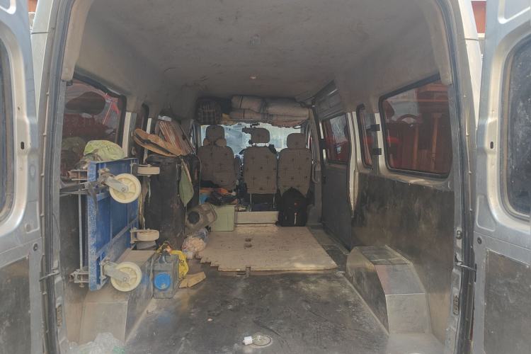 Used SAIC MAXUS Xintu V80 2019 2.5T Classic Model 6-Speed Manual Aotong Long Wheelbase Mid-Height 7-Seater