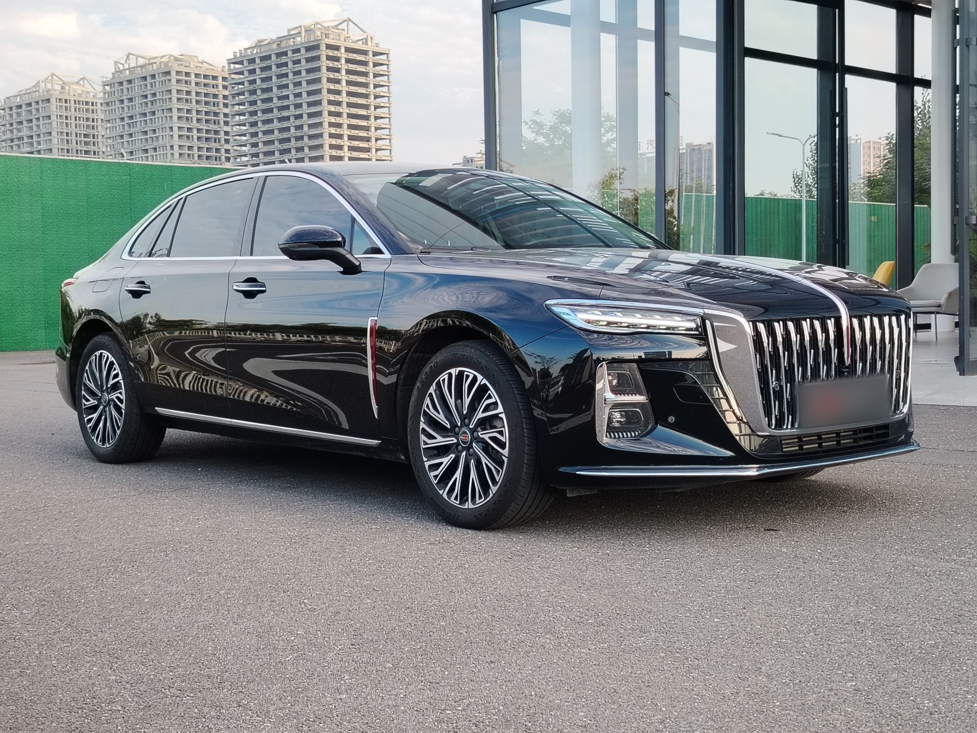 Hongqi H5 2025 2.0T Automatic Flag Edition – 500 000 Units Commemorative Version — снимка 13