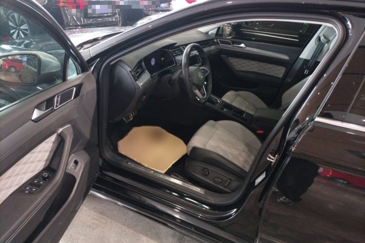 Used Volkswagen Magotan 2023 2 Million Units Limited Edition 330TSI DSG Leading Version