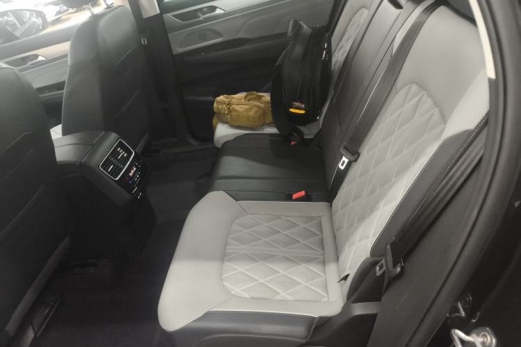 Used Volkswagen Tavendor 2024 380TSI All-Wheel-Drive R-Line Cruise Premium Edition Left Rear Seat