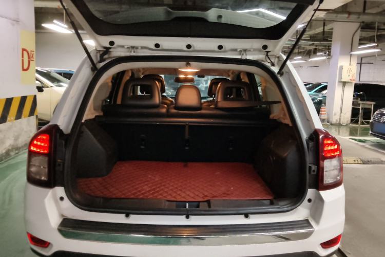 Used Jeep Compass 2014 Revised Version 2.4L Four-Wheel Drive Luxury Edition Trunk