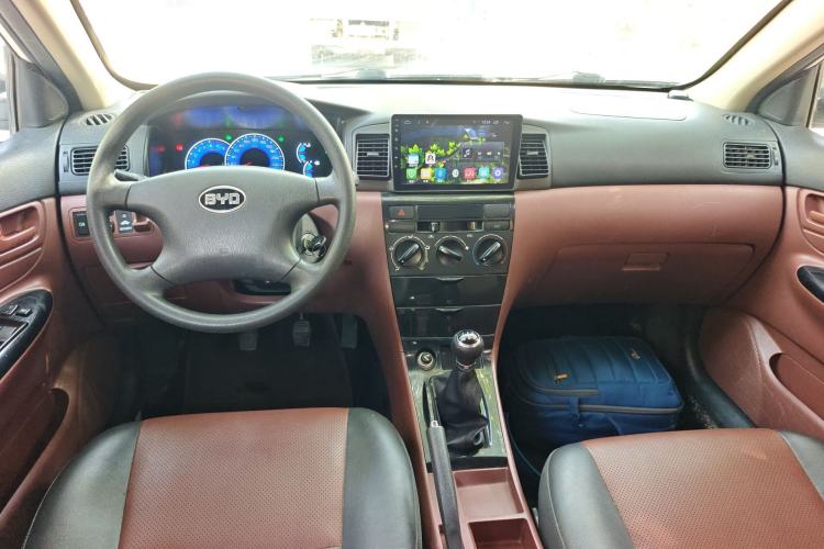 Used BYD F3 2012 Energy-Saving Model 1.5L Manual Comfort Version Center Console