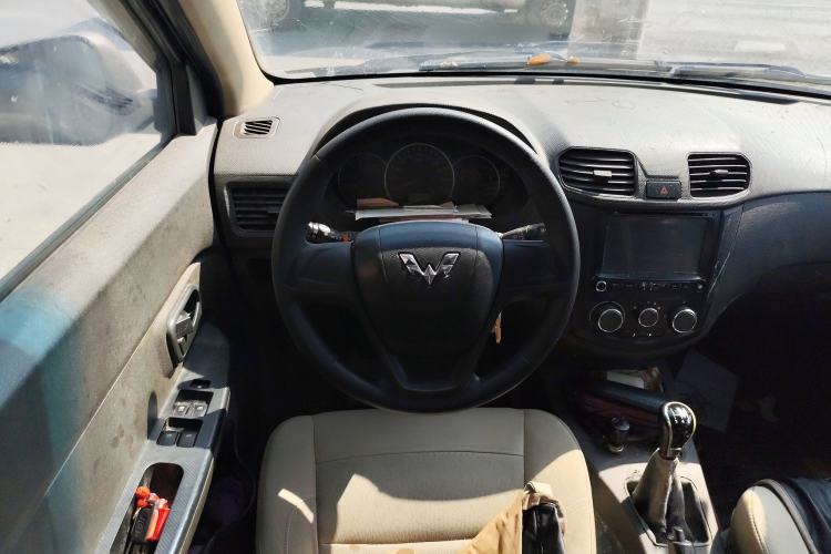 Used Wuling Hongguang 2014 1.5L S Standard Version
