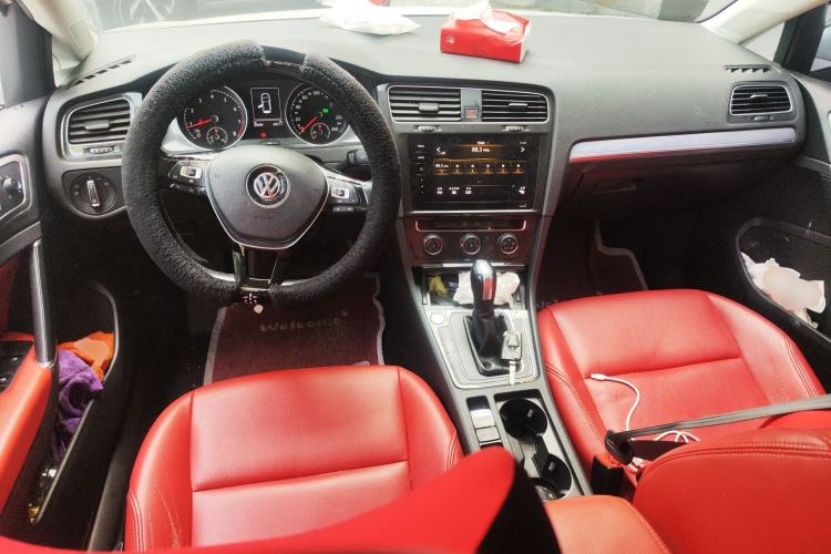 Used Volkswagen Golf 2020 Zhiai Edition 200TSI DSG Comfortable & Ambitious Version Center Console