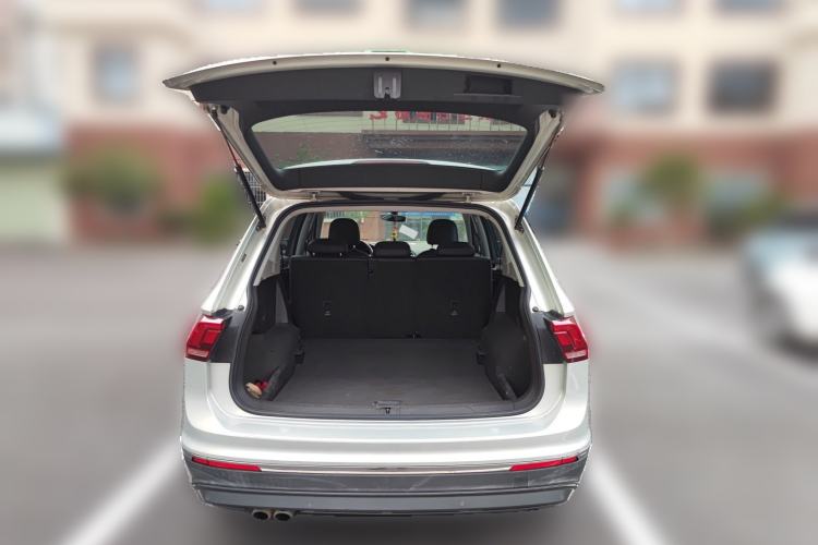 Used Volkswagen Tiguan L 2017 330TSI Automatic Two-Wheel Drive Luxury Edition
