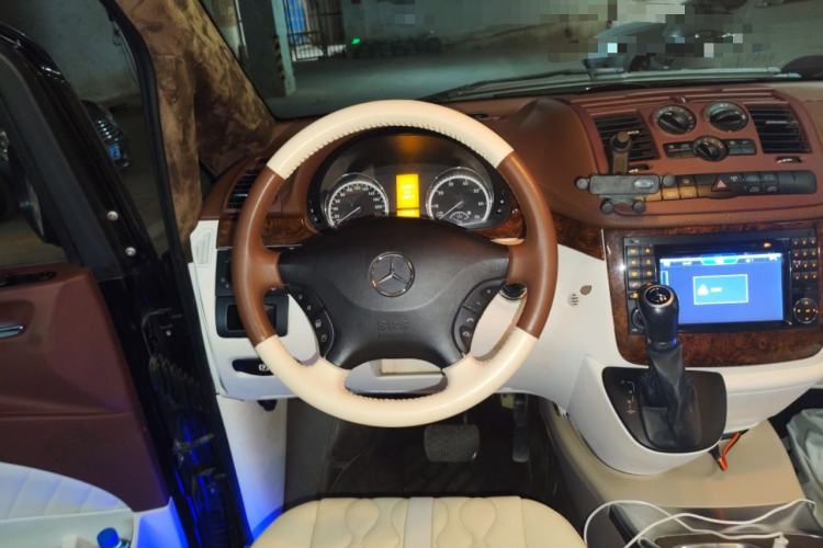 Used Mercedes-Benz Viano 2010 2.5L Luxury Edition