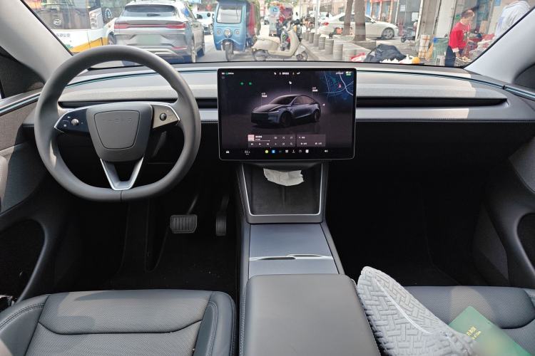 Used Tesla Model Y 2025 Rear-Wheel-Drive Version Center Console