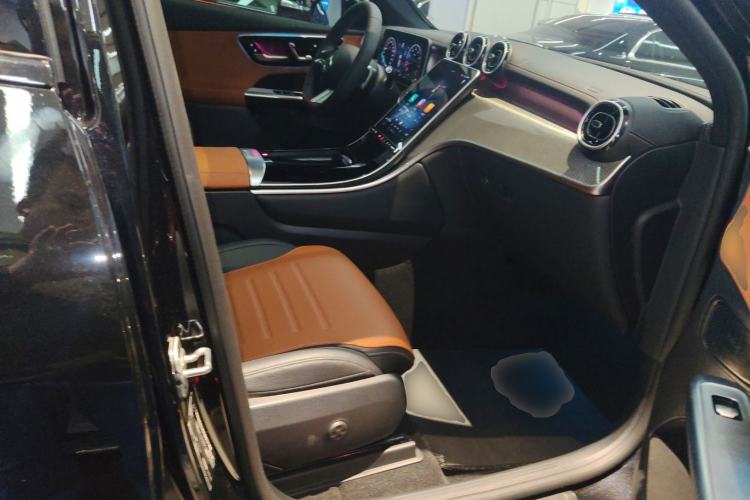 Used Mercedes-Benz GLC Coupe 2025 GLC 260 4MATIC Coupe SUV Right Front Seat