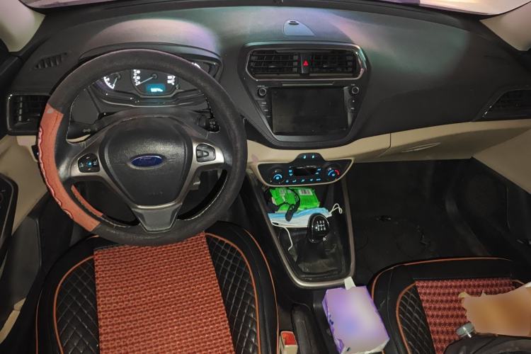 Used Ford Escort 2015 1.5L Manual Fashion Edition Center Console