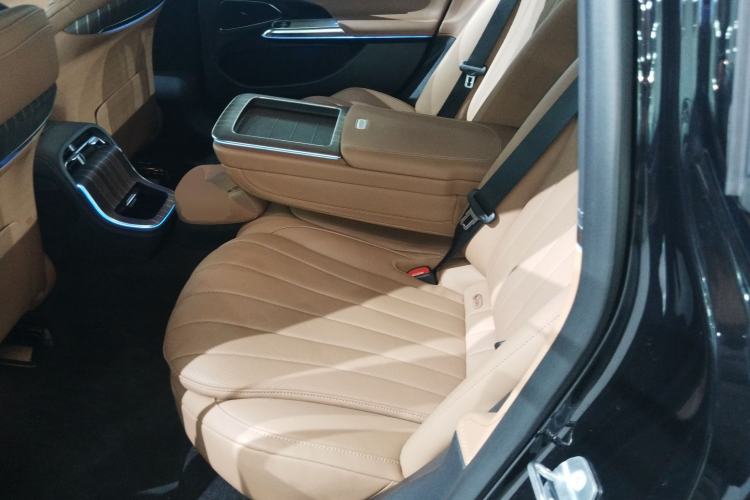 Used Mercedes-Benz E-Class New Energy 2024 E 350 e L Plug-in Hybrid Sedan
