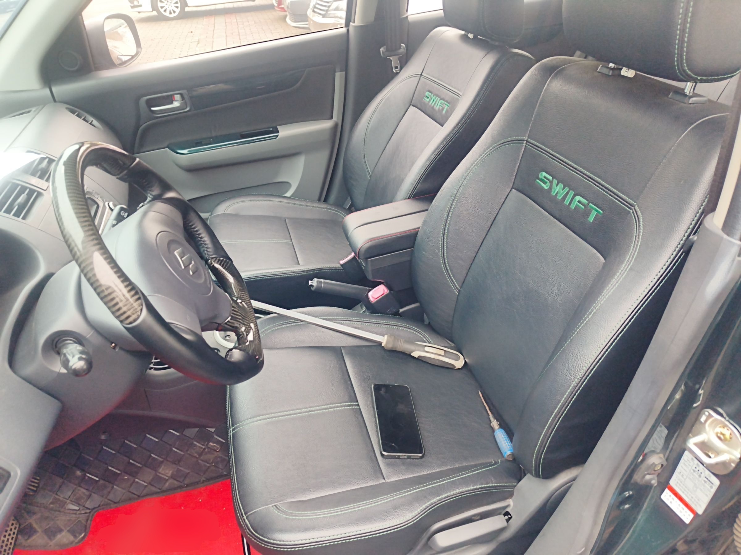 المقاعد الأمامية داخل السيارة