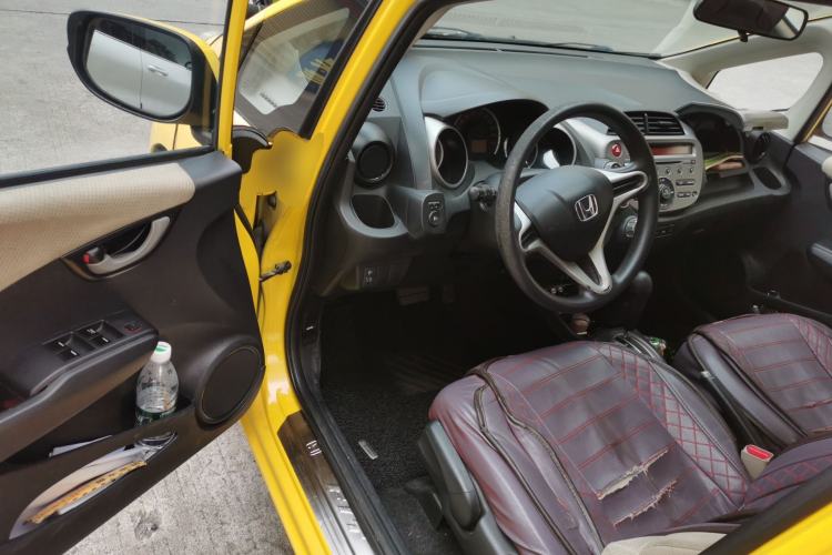 Used Honda Fit 2011 1.5L Automatic Luxury Edition Driver Seat