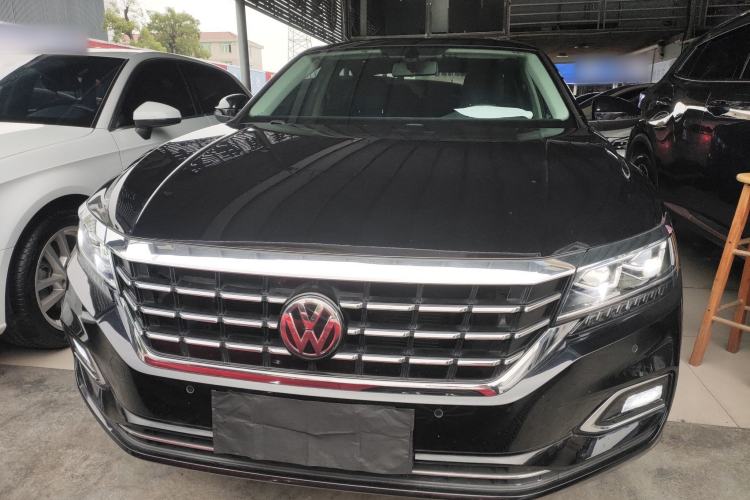 Used Volkswagen Passat 2019 330TSI Luxury Edition China VI Standard
