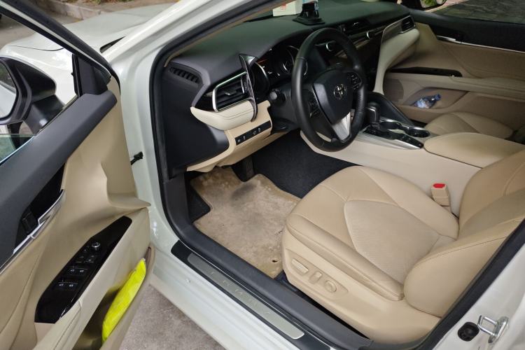 Used Toyota Camry 2019 Dual-Engine 2.5 HG Luxury Edition China VI Standard Driver Seat