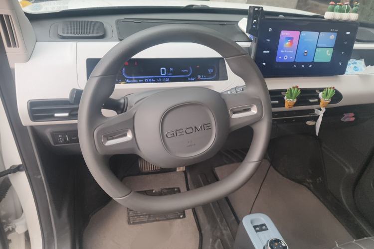 Used Geely Galaxy Panda 2024 Panda Mini 200km Endurance Bear Steering Wheel