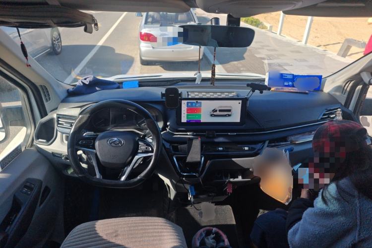 Used SAIC MAXUS Xintu V90 2024 ZhiJie 2.0T Automatic Rear-Drive Long-Wheelbase High-Roof Model with Single Rear Tire Available in 6/7-Seater Configurations