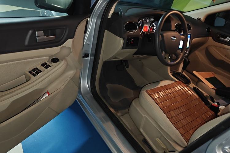 Used Ford Focus 2013 Sedan Classic 1.8L Automatic Base Model Driver Seat