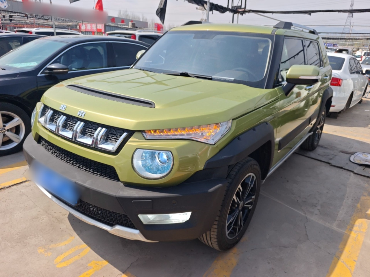 تحت مقدمة السيارة