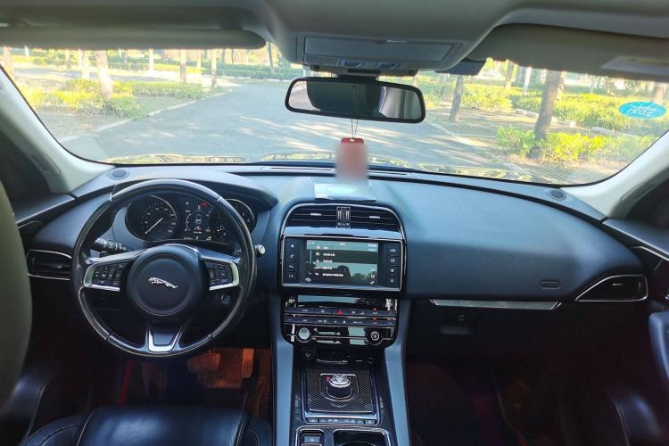 Used Jaguar F-PACE 2018 2.0T Two-Wheel Drive Urban Deluxe Edition