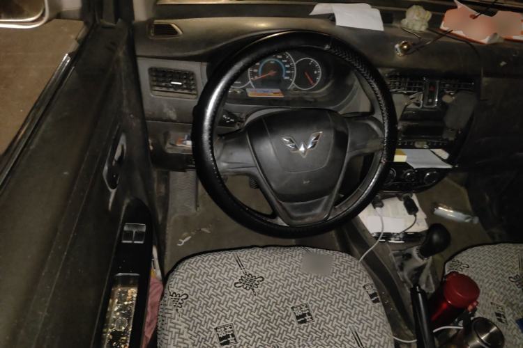 Used Wuling Rongguang V 2016 1.5L Standard Version
