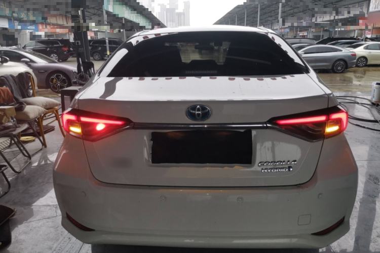 Used Toyota Corolla 2021 Dual-Motor 1.8L E-CVT Elite Edition
