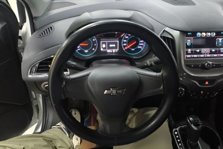 Used Chevrolet Cruze 2017 1.5L Automatic Pioneer Sunroof Edition
