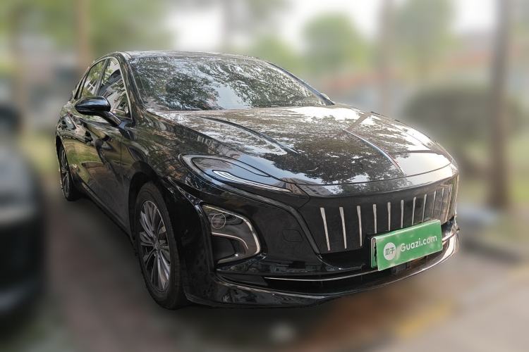 Used Hongqi E-QM5 2022 431 km Charge & Enjoy Edition Front Right 45 Deg