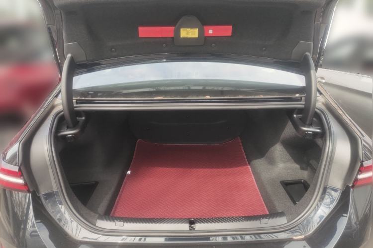 Used BMW 5 Series 2025 530Li Luxury Edition M Sport Package Trunk