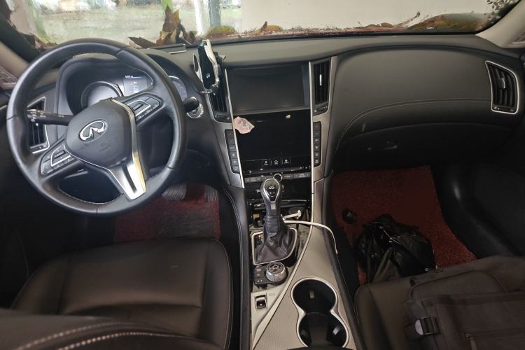 Used Infiniti Q50L 2018 2.0T Enjoyment Version China VI Standard
