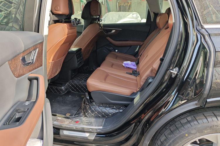 Used Audi Q7 2023 45 TFSI quattro S line Sport model
