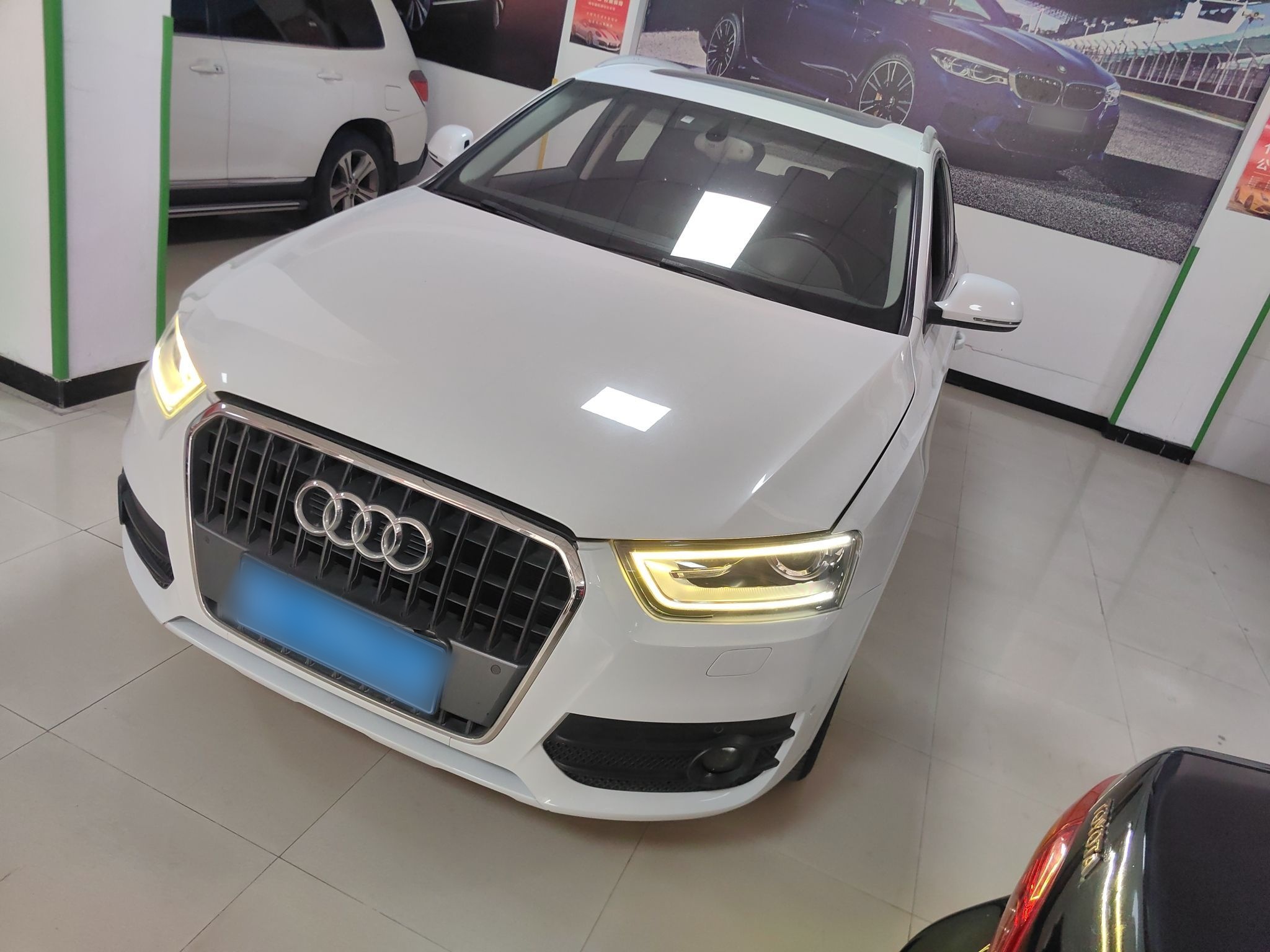 تحت مقدمة السيارة